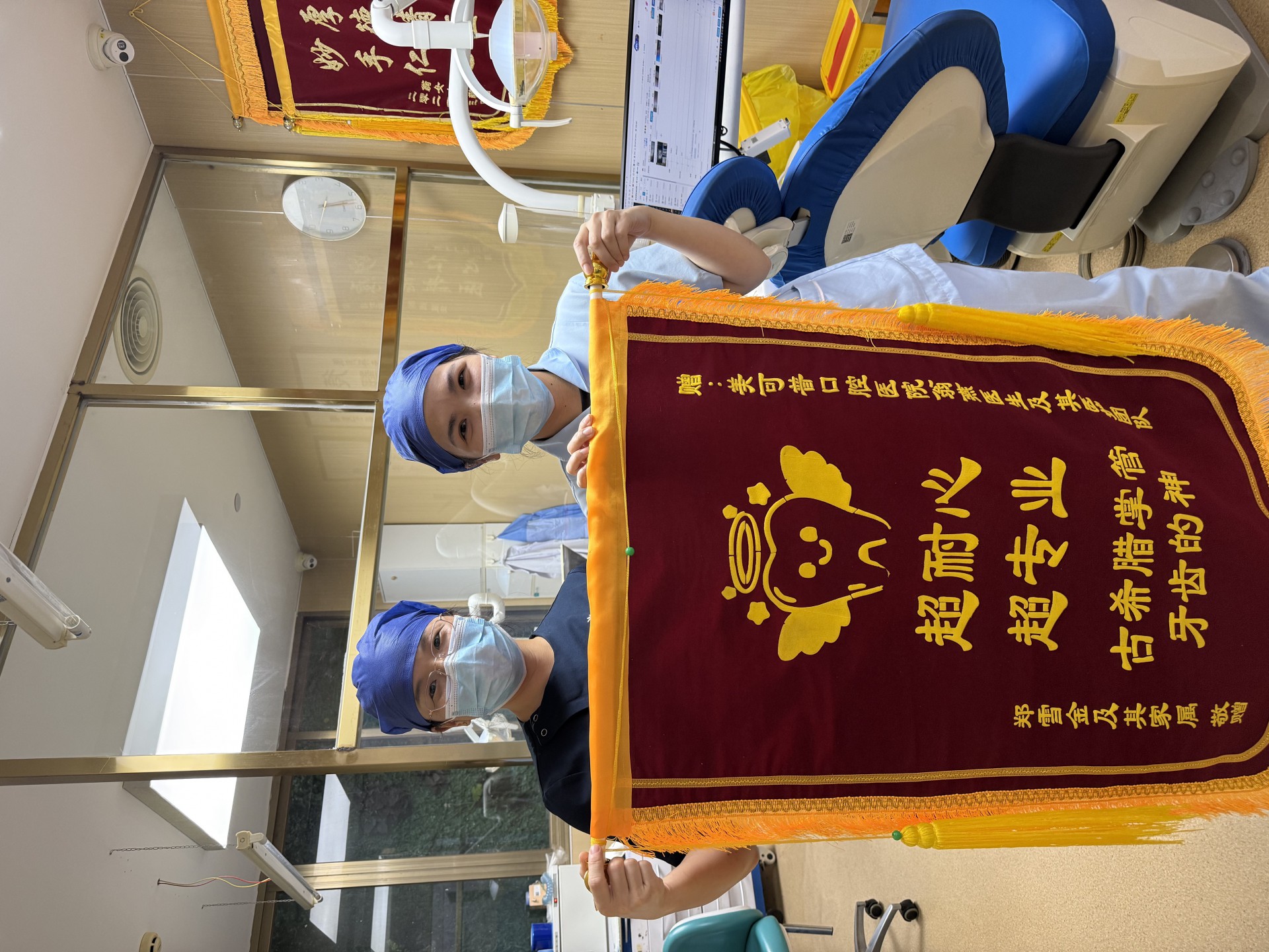 东街翁燕锦旗.jpg